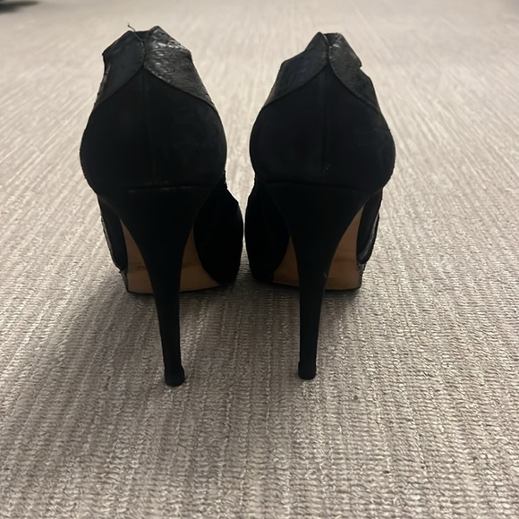 JIMMY CHOO black suede platform pump with ankle strap - Picture 2 of 3